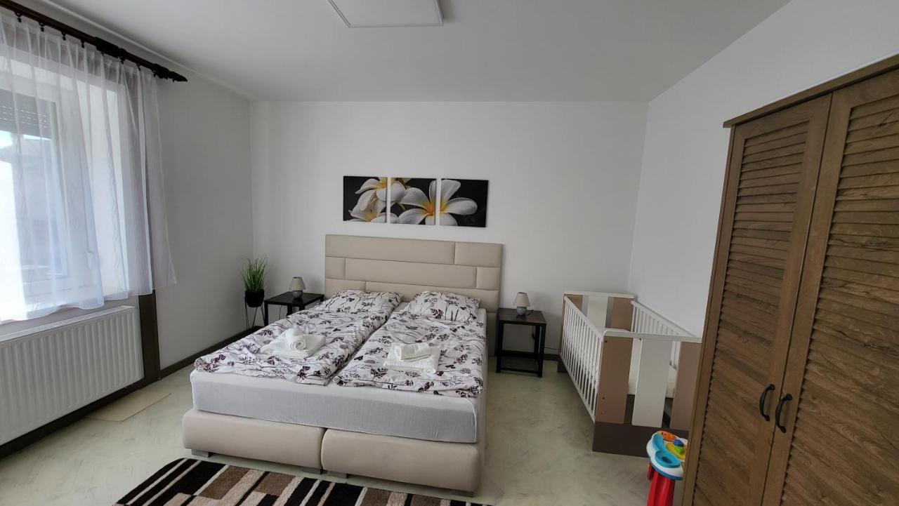 Relax Apartments Sarvar A1 Exteriér fotografie